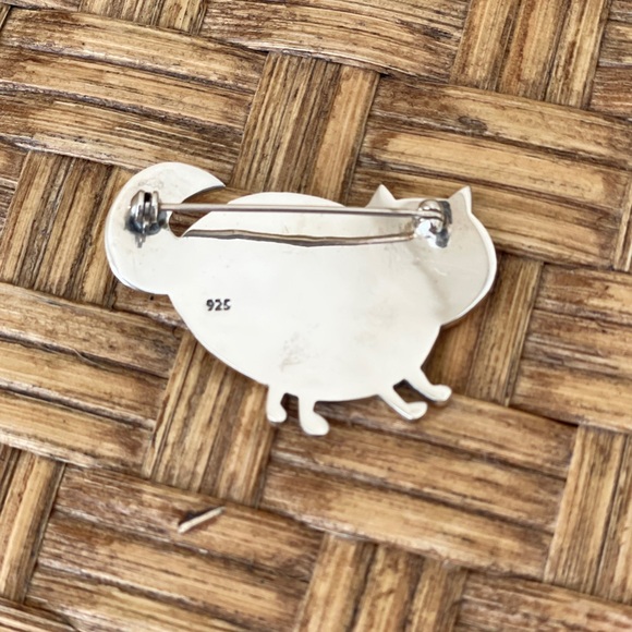 Sterling Fat Cat Brooch with Heart Accents - Picture 9 of 10